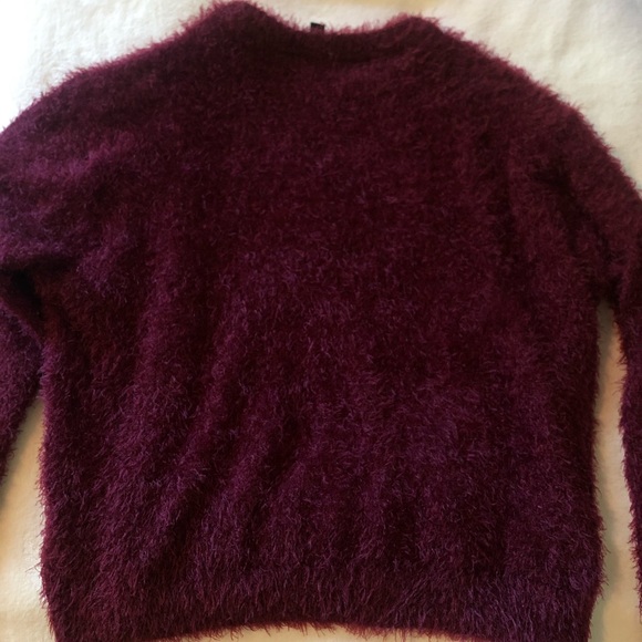 Divided fuzzy red sweater - Picture 3 of 3